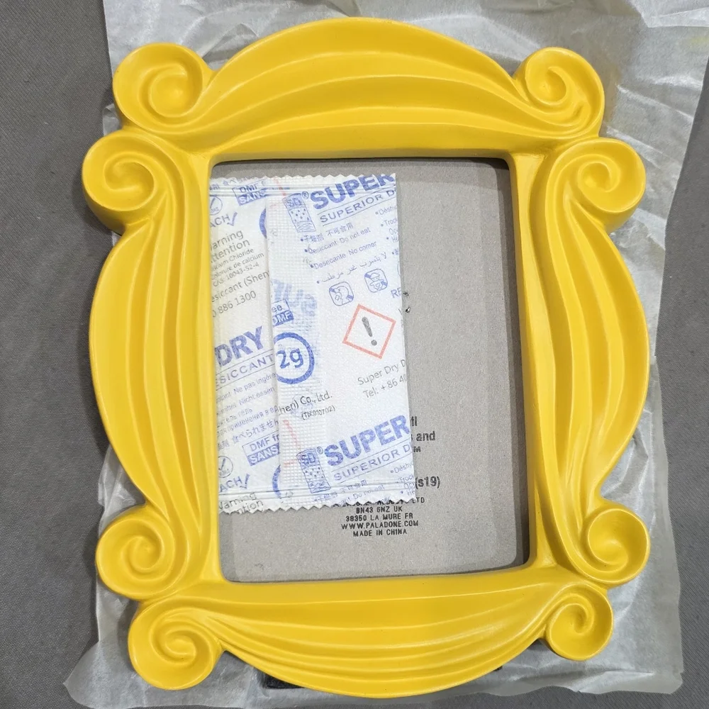 Friends TV Show Monica Door Peephole Yellow Frame New in Box